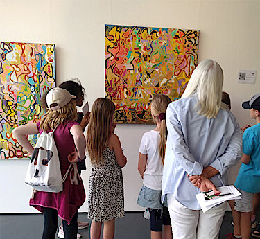 „Farbige Wahrheiten – realidades a colores“ – Laurenzer Grundschulkinder besuchten die Ausstellung